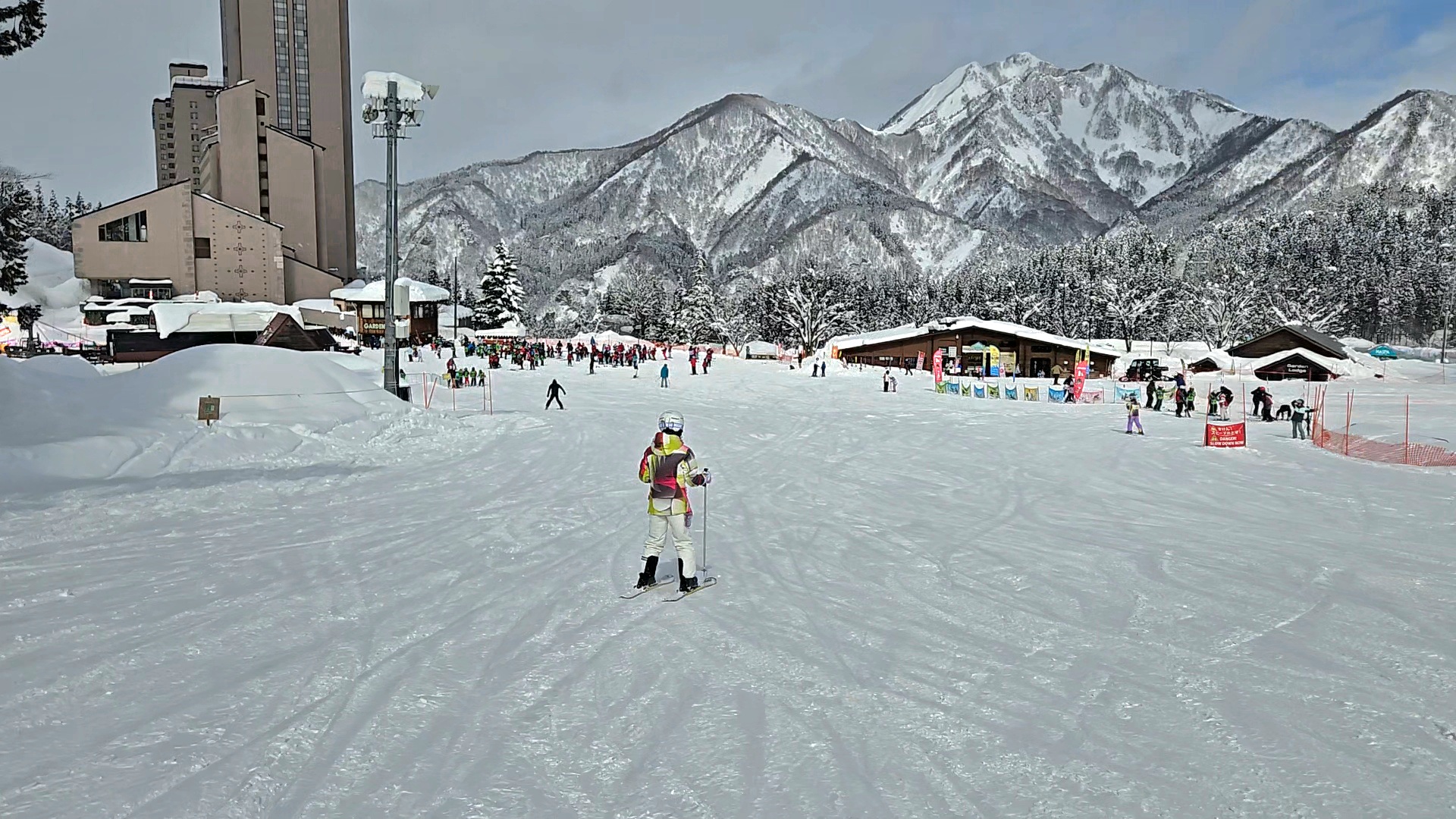 NASPA 滑雪場雪道、NASPA New Otani 飯店與越後湯澤雪山實景
